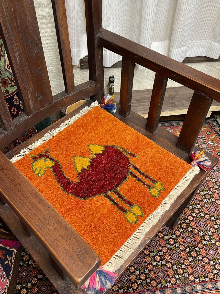 新品　ペルシャ絨毯　手織り　ギャッベ　39×42cm ラクダ　オレンジ　赤　黄色