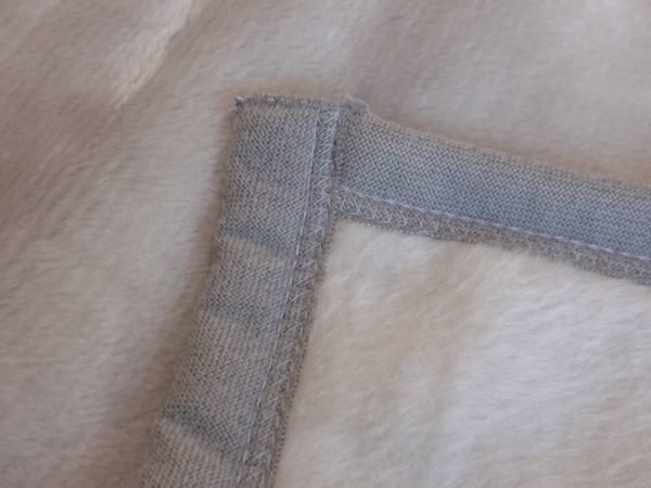 B格品のため激安♪日本製ニューマイヤー毛布♪クイーンサイズ　約200×210㎝_一枚物の毛布です。