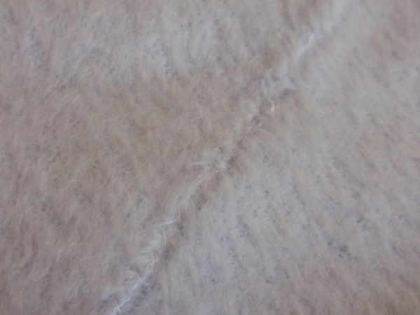 B格品のため激安♪日本製ニューマイヤー毛布♪クイーンサイズ　約200×210㎝_難の一例です。織傷のような傷があります。