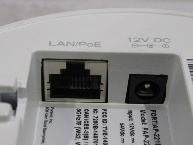 Ω 新F 0067♪ 保証有 FORTINET【 FAP-221E-J 】FortiAP-221E 無線アクセスポイント PoE給電対応 本体のみ・祝10000!取引突破!!_画像3