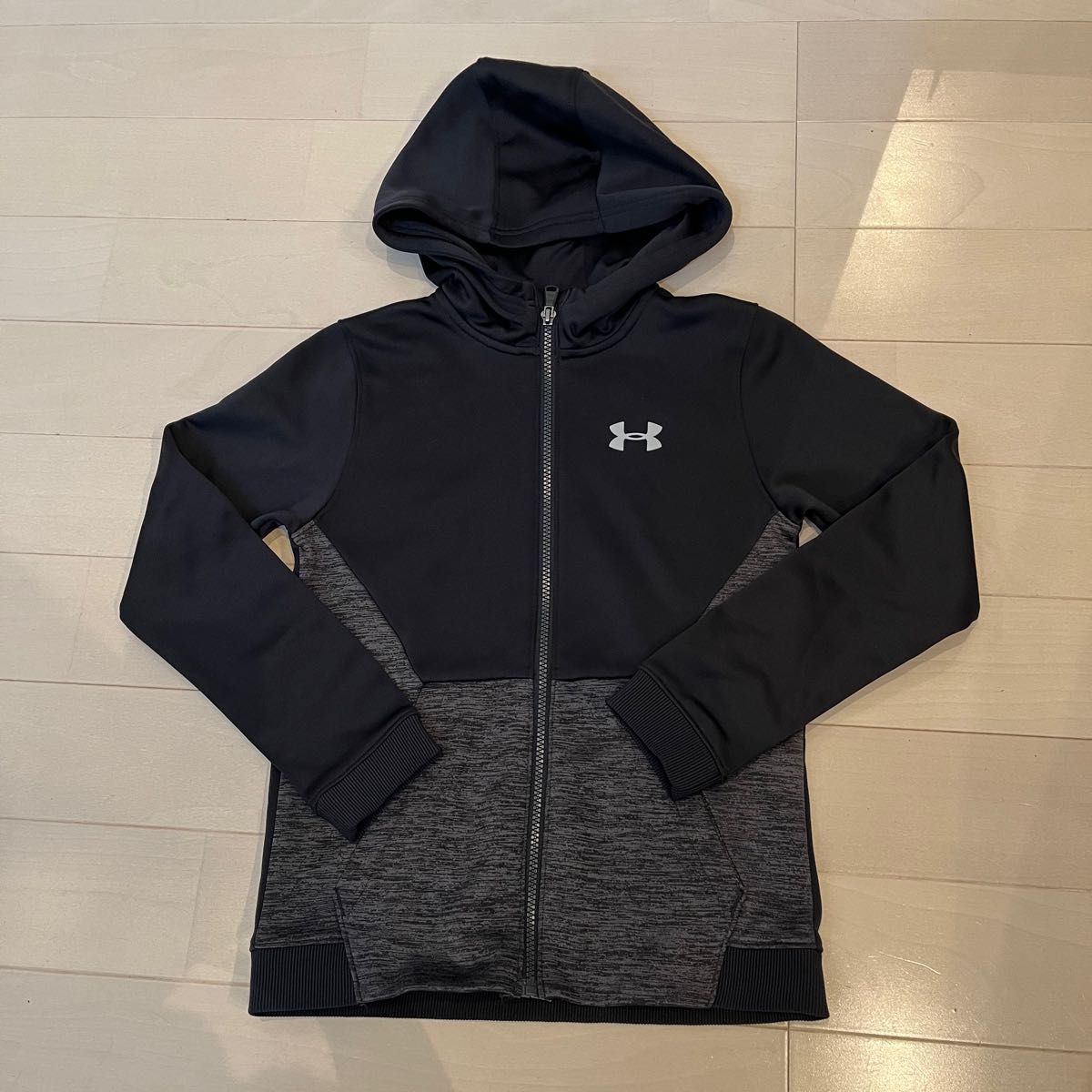 アンダーアーマー UNDER ARMOUR ジップアップパーカー　YMD 140センチ