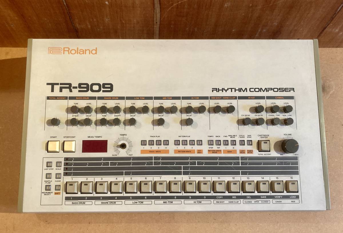 ■Roland TR-909 Rhythm Composer Drum Machine ローランド リズムマシン 銀ネジパネル オリジナル JUPITER-8 808_画像1