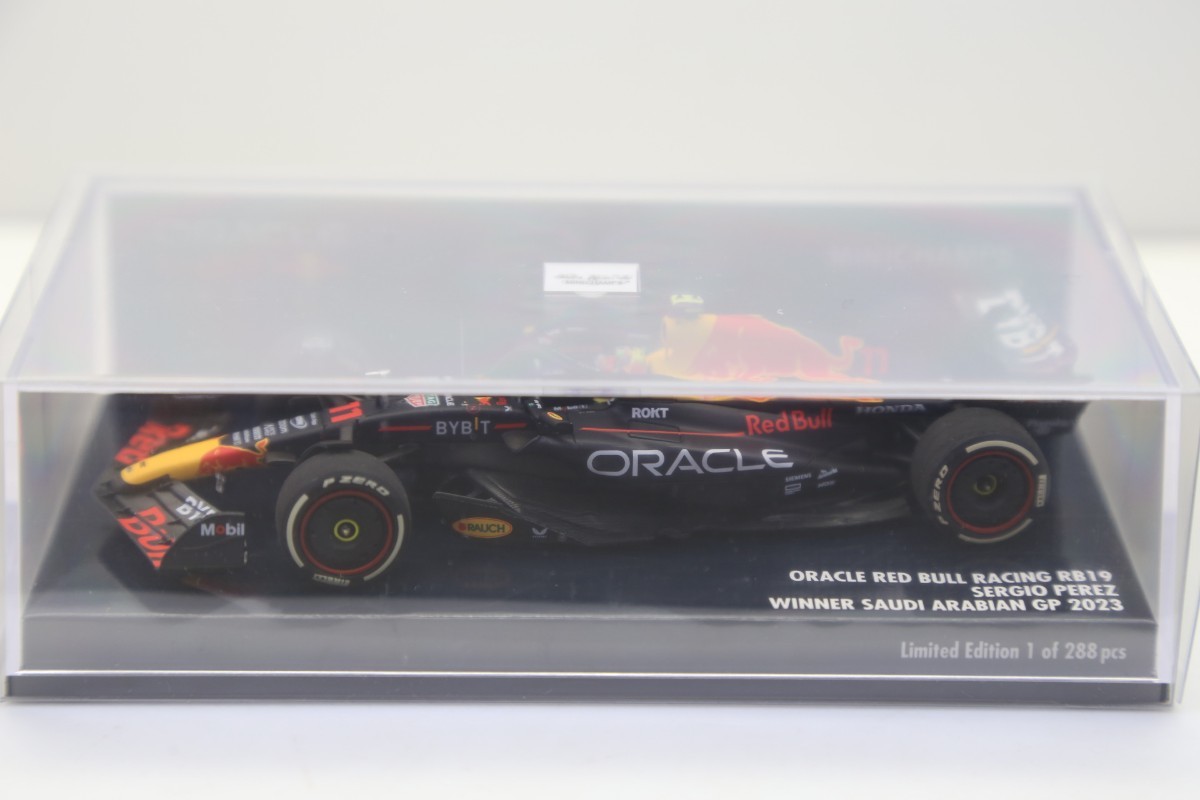 ミニチャンプス 1/43 オラクル レッドブル レーシング RB19 2023 F1 #11 S.ペレス 417230111　512CE/70_画像2