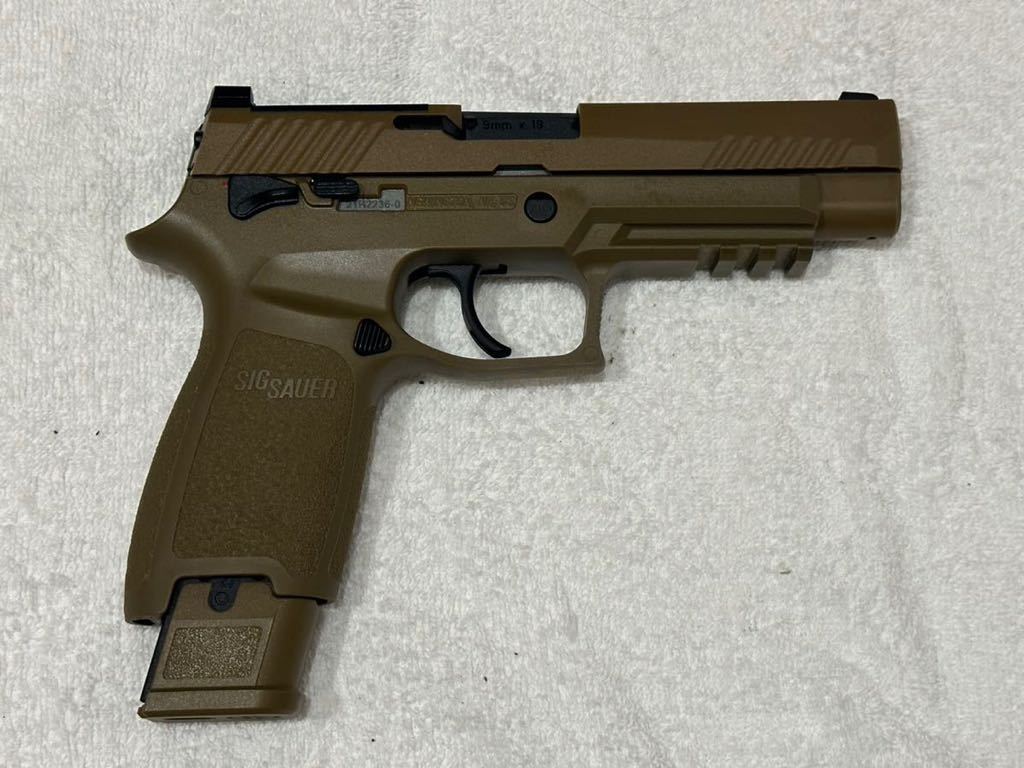 【送料無料】SIG SAUER M17 シグザウエル Co2 ガスブローバック 予備マグ2本 自作ケース付き シグザウアー_画像2