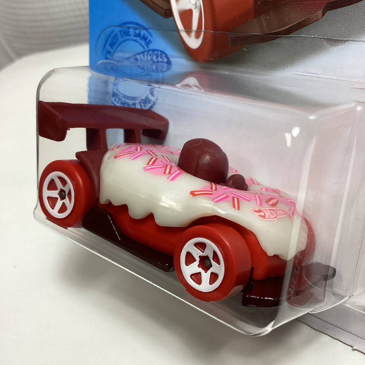 【Target限定レッドエディション】☆ホットウィール☆ ドーナツ ドリフター RED EDITION 　Hot Wheels _画像3