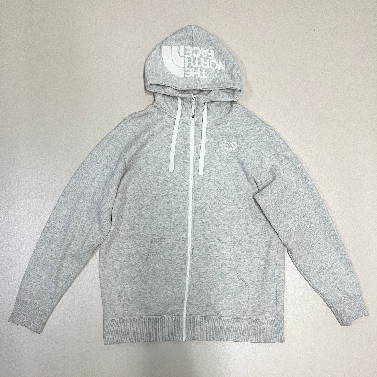 ●THE NORTH FACE ザノースフェイス パーカー フーディー スウェット ロゴ刺繍 フルジップ NT62130 メンズ サイズXL ライトグレー 0.77kg●_画像1