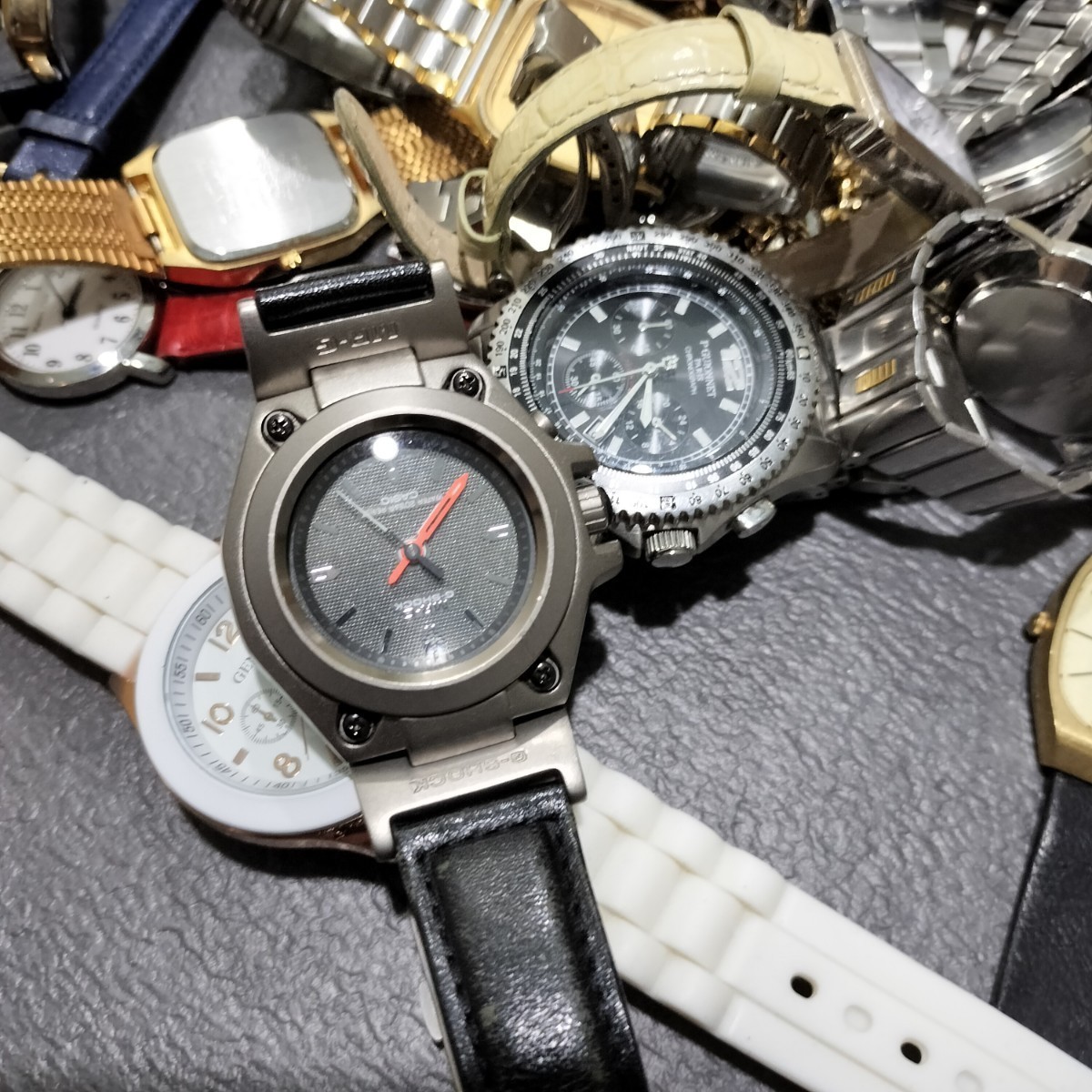 ジャンク　SEIKO CASIO CITIZEN　など　腕時計まとめ　約60本　約2.5kg mr-g 120　typⅱ　チープカシオ　Jupiter　VEGA 　adidas_画像4