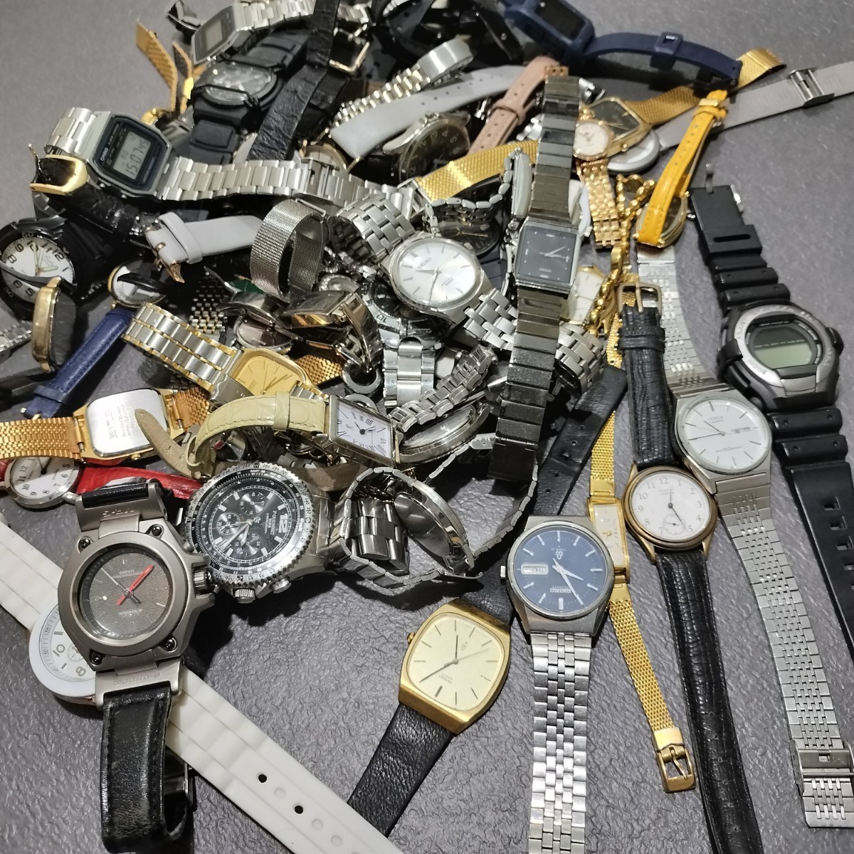 ジャンク　SEIKO CASIO CITIZEN　など　腕時計まとめ　約60本　約2.5kg mr-g 120　typⅱ　チープカシオ　Jupiter　VEGA 　adidas_画像1