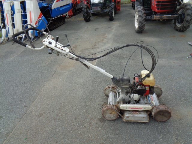 （三重） オーレック スパイダーモア SP850 (AZ850) 自走草刈り機 4WD 要整備品 配送不可の画像3