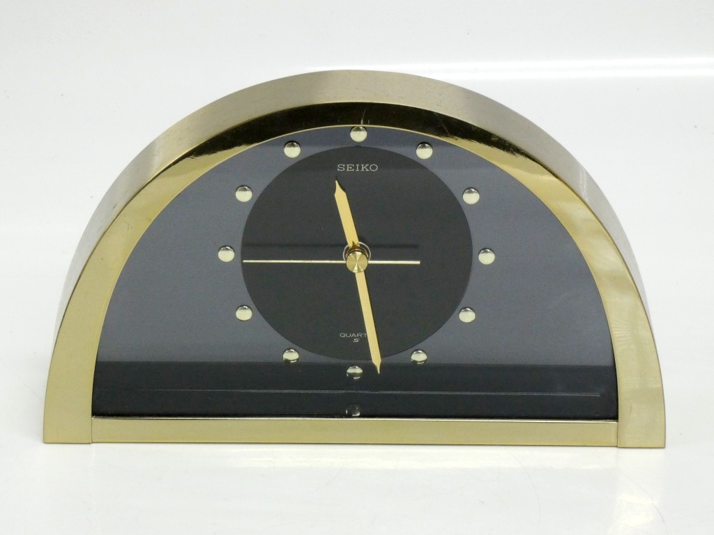 Y666Yちょる【置時計】SEIKO　置時計　クォーツクロック　QZ326G　半月型　セイコー　文字盤部シースルー仕様　ゴールドカラー　動作確認済_画像1