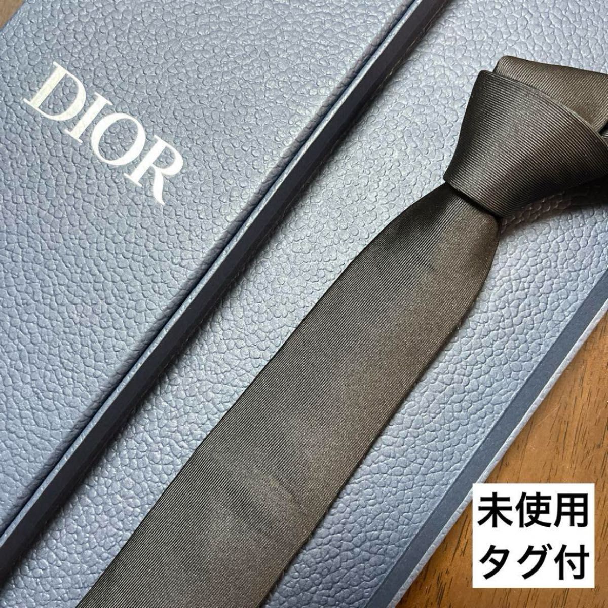 希少 未使用タグ付 ディオールオム ネクタイ 黒 無地 ドクロ柄 希少 未使用タグ付 ディオールオム ネクタイ 黒 無地 ドクロ柄