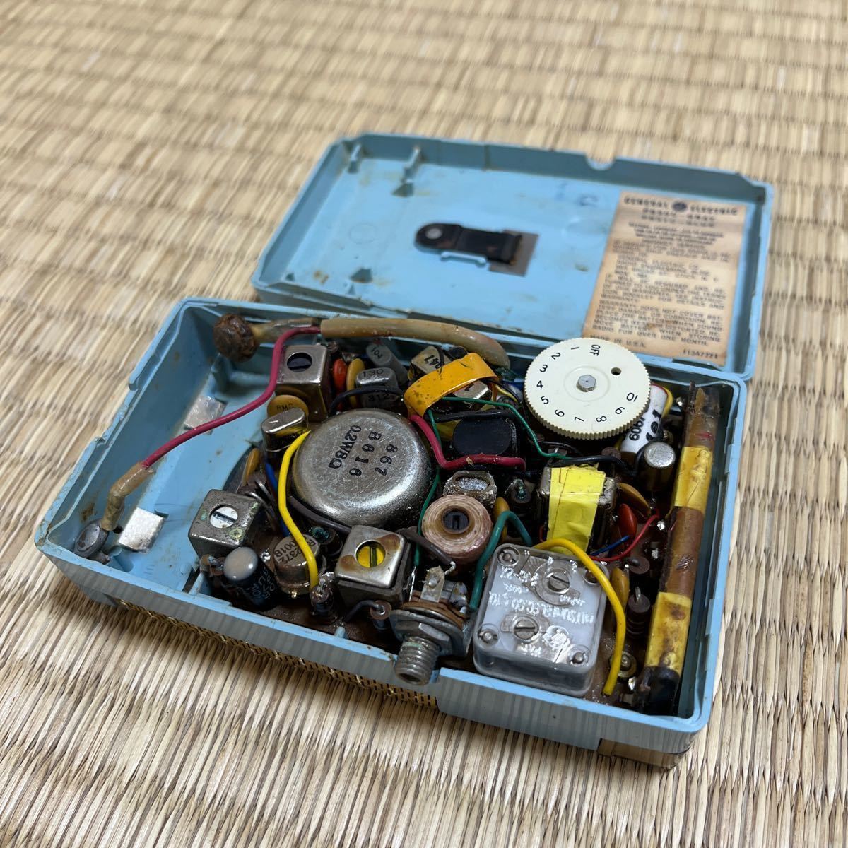 ヴィンテージ【1960年 GENERAL ELECTRIC/ゼネラルエレクトリック（USA製）6石トランジスターラジオ P8300】動作未確認品 _画像5