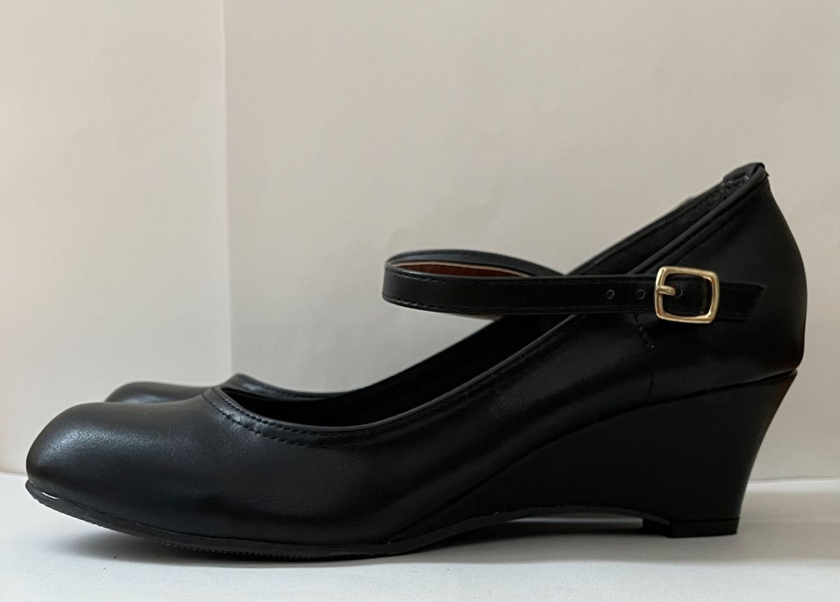パンプス 黒　 ブラック　靴　ストラップ付　大人　フォーマル　おしゃれ　ファッション