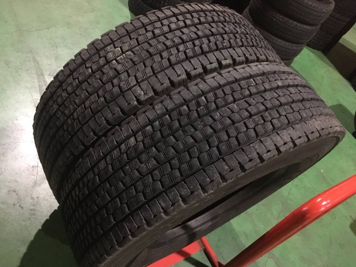 x913-3-11 ☆295/80R22.5 BS W999 中古2本セット！ ブリヂストン スタッドレス 2022年製♪ k170_画像1