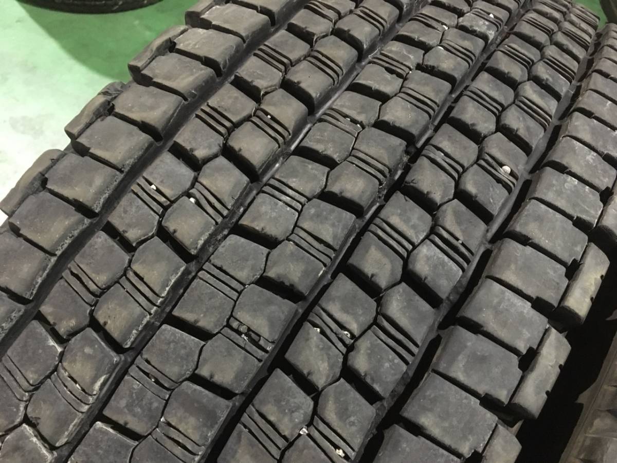 x913-3-11 ☆295/80R22.5 BS W999 中古2本セット！ ブリヂストン スタッドレス 2022年製♪ k170_画像3