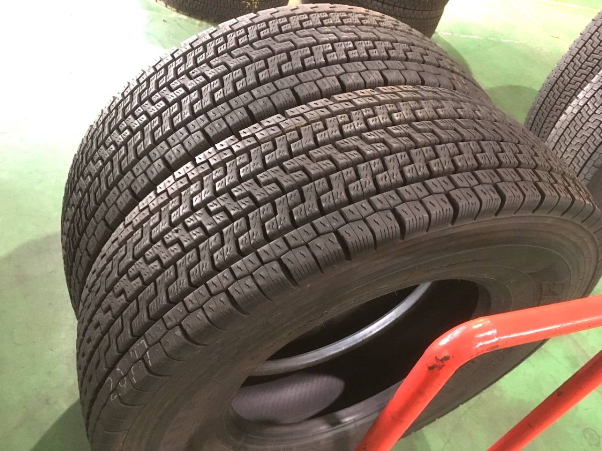 k679-0-10 ☆295/80R22.5 中古2本セット！ ヨコハマ ZEN903ZW スタッドレス 2017年製♪ k170_画像1