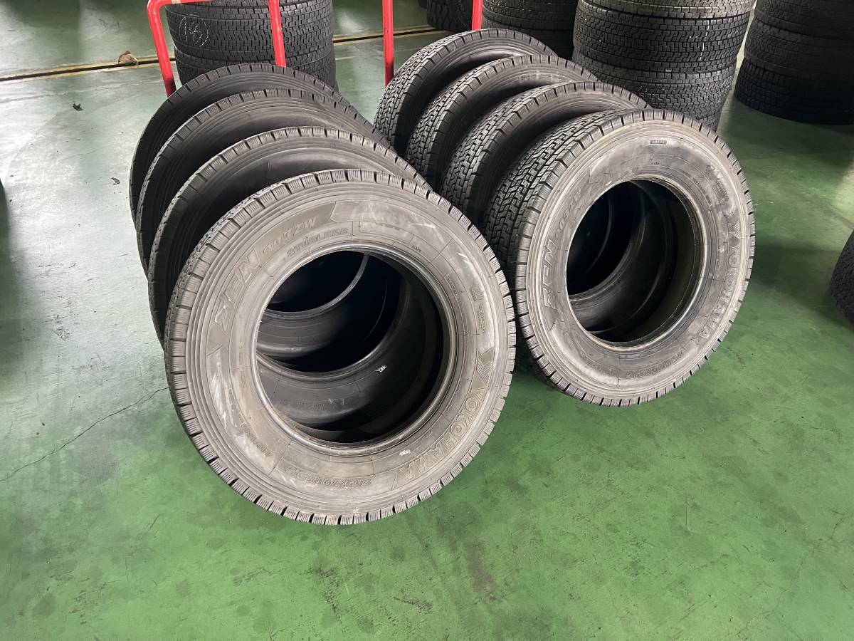 Y20-3-12 ☆265/70R19.5 2020年 中古8本♪ 13-12㎜ ZEN903ZW ヨコハマ スタッドレス k320の画像1