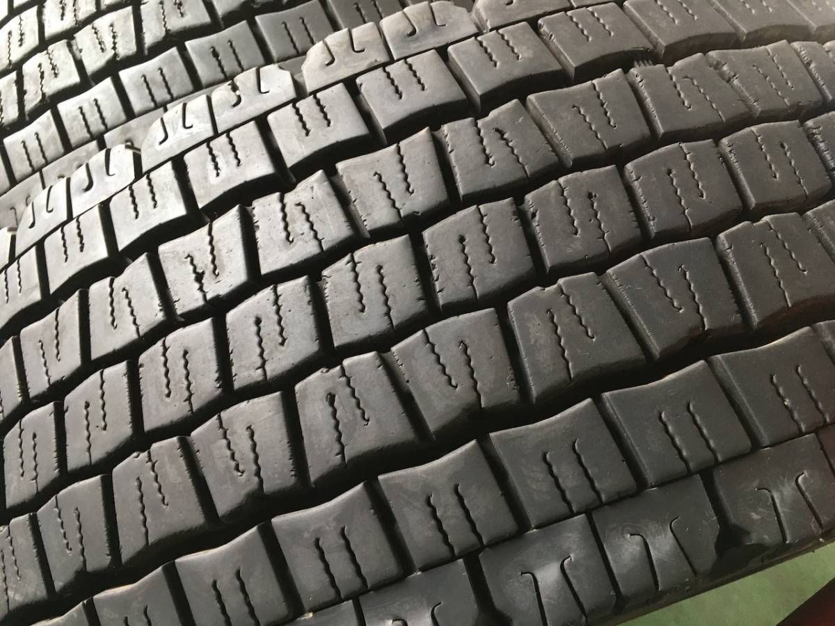 D19-3-12☆265/70R19.5 中古4本♪ SP081 残溝11～10ｍｍ 2019年製 ダンロップ スタッドレス k160_画像3