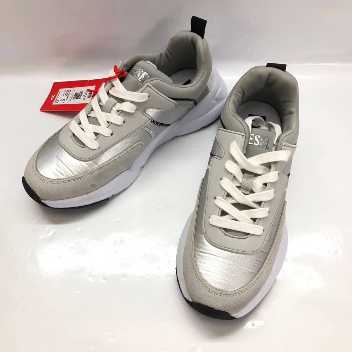 * выставленный товар *DIESEL спортивные туфли 25. серебряный × белый дизель Kids & Junior унисекс P4645 несколько принятых ставок включение в покупку OK B231214-3