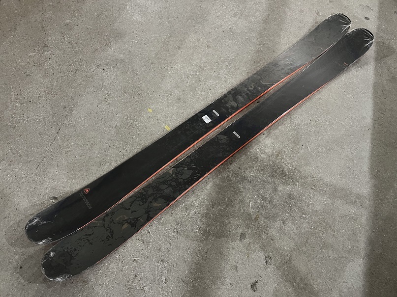 新品！未使用パウダー向きフリースキー！2020-2021モデル！「ROSSIGNOL BLACKOPS GAMMER／176㎝」バックカントリー系スキー！_画像1