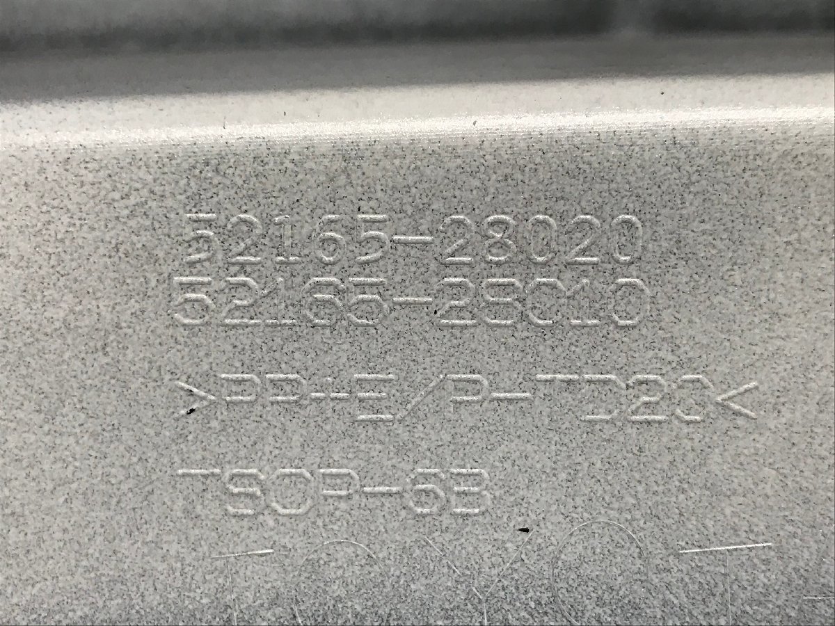 トヨタ ヴォクシー ZRR80 右リアコーナーパネル 52165-28020 パール 070 ソナー穴あり 後期 [I-1001]_画像8