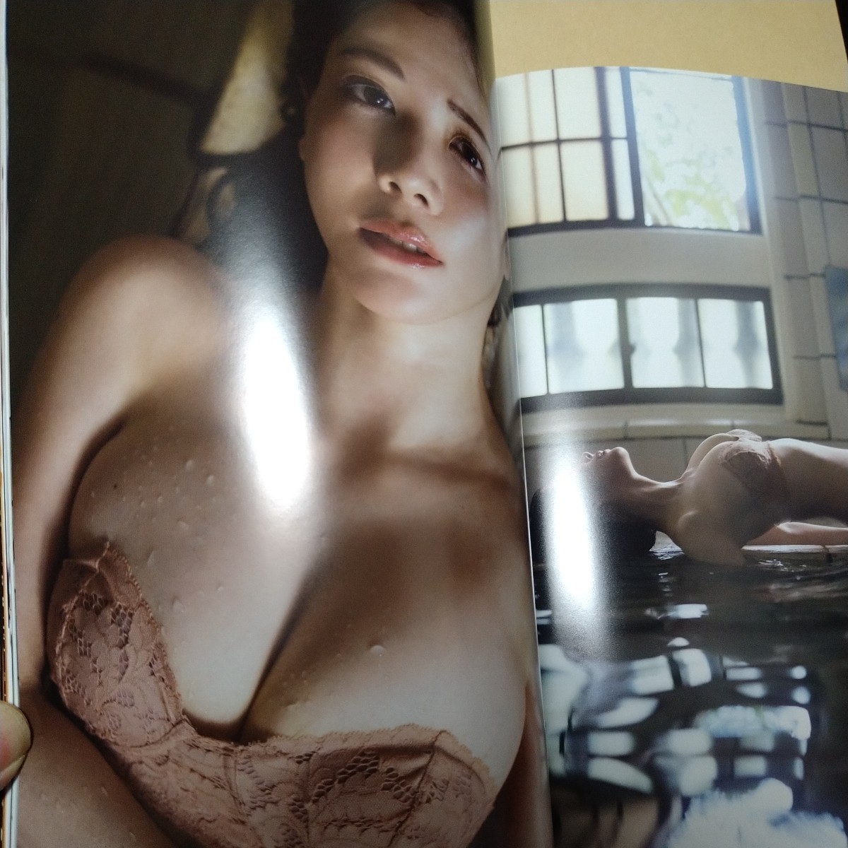 '直筆サイン入り 写真集' 高宮まり1st写真集「蜃気楼〜Mirage〜」+イベント特典ステッカー_画像6