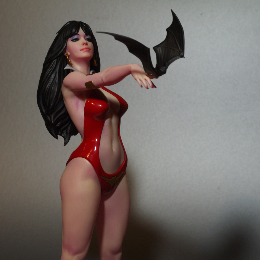 ■塗装済・完成品■蓄光Ver.■ヴァンピレラ・VAMPIRELLA・ホセ・ゴンザレス エディション■エクスプラス■1/8■プラモデル・フィギュア_画像2