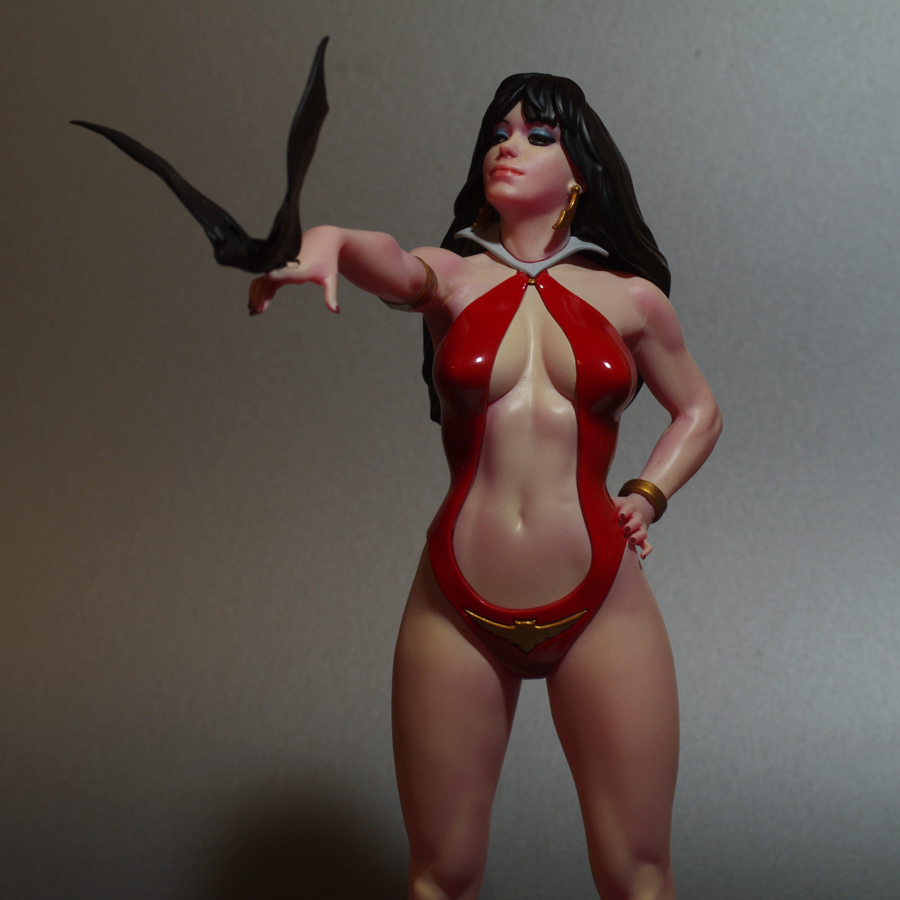 ■塗装済・完成品■蓄光Ver.■ヴァンピレラ・VAMPIRELLA・ホセ・ゴンザレス エディション■エクスプラス■1/8■プラモデル・フィギュア_画像4