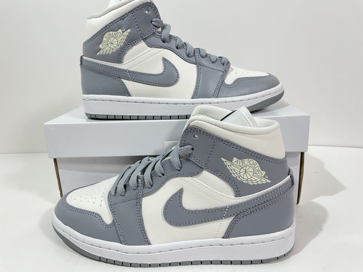 【送料無料】【新品】ウィメンズ27.5㎝　NIKE WMNS AIRJORDAN1 MID ナイキ ウィメンズ エアジョーダン 1 ミッド グレー ステルス