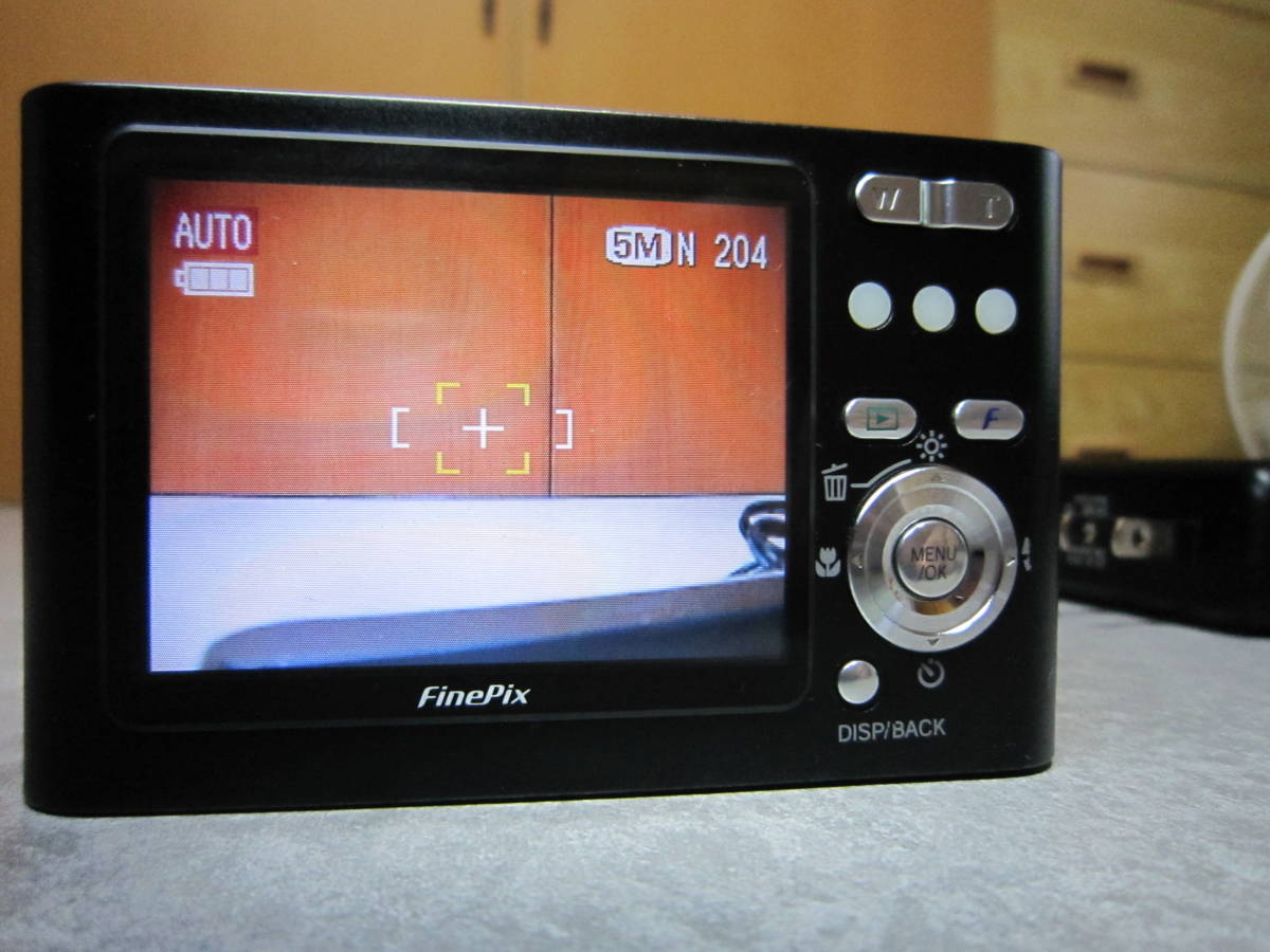 富士フイルム FUJIFILM FinePix Z2 デジタルカメラ 新品バッテリー充電器　カード付　稼動品　美品_画像4