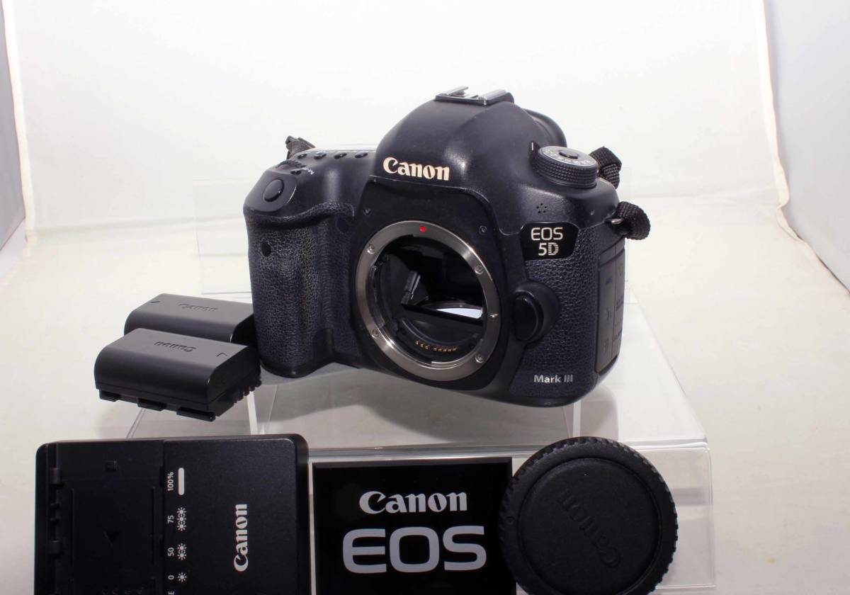 ☆ Canon キャノン デジタル一眼レフカメラ EOS 5D Mark III ボディのみ 良品☆中古☆_画像1