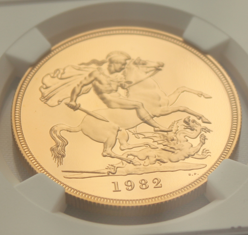 1982 イギリス エリザベス2世 5ポンド 金貨 NGC PF69UC ヤングエリザベス 準最高鑑定！！_画像8