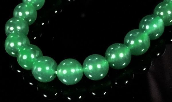 【Premio Fortuna】グリーンのカルセドニーブレスレット クリアな濃い緑　約8ミリ珠　内径約15.5センチ507100■■_画像2