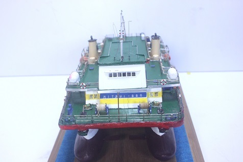 希少な半没水型双胴船 めいさMESA80模型　縮尺1/100 傷み有り _画像6