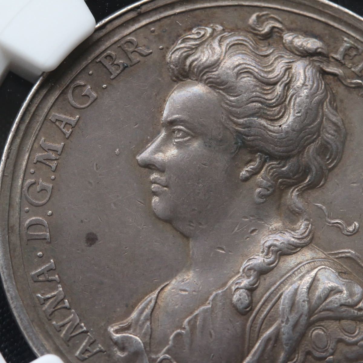 1707年【イングランド＆スコットランド 統合記念】アン女王　銀メダル　イギリス　NGC AU55　英国 アンティーク コイン 銀貨 シルバー_画像2