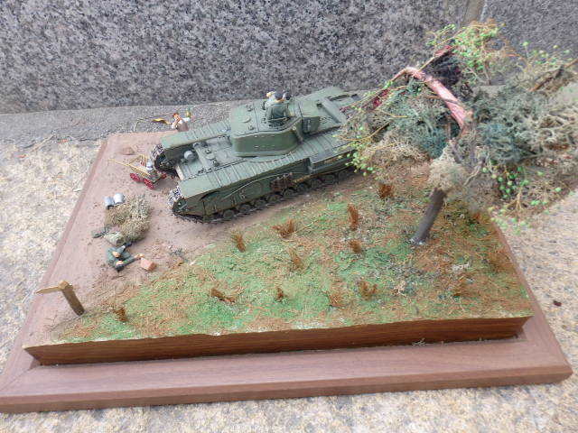 1/35 タミヤ イギリス歩兵戦車　チャーチル　MK.Ⅶ　完成品 ワインをプレゼントする情景　GG1426_画像6