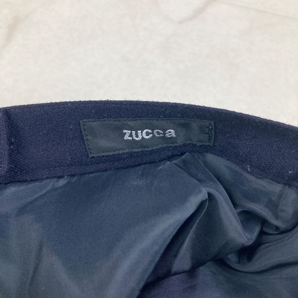 美品 ZUCCa ズッカ ウール混 タックフレアスカート バックジップ 膝丈 裏地あり 紺 ネイビー サイズS*IC991_画像5