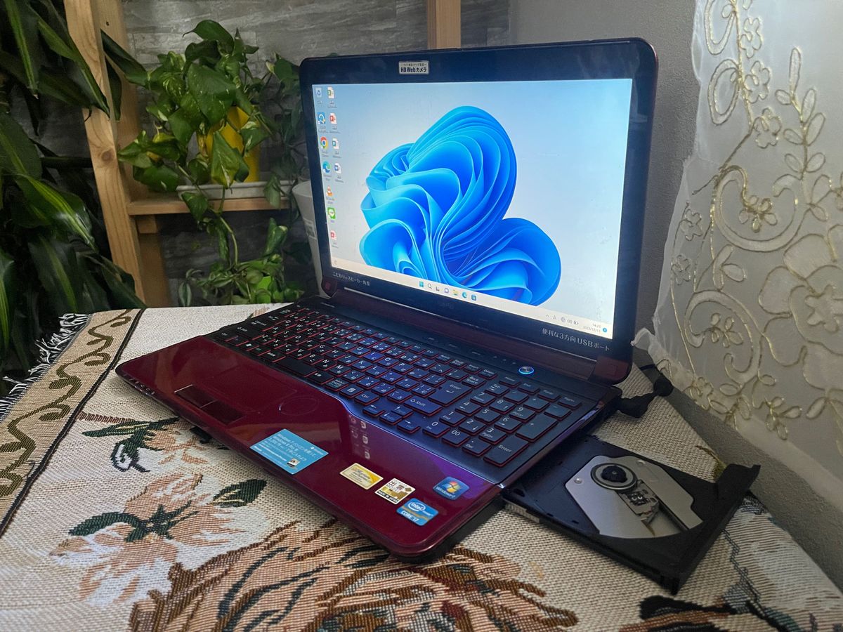 富士通 LIFEBOOK AH77/H i7&Windows11ノートPC