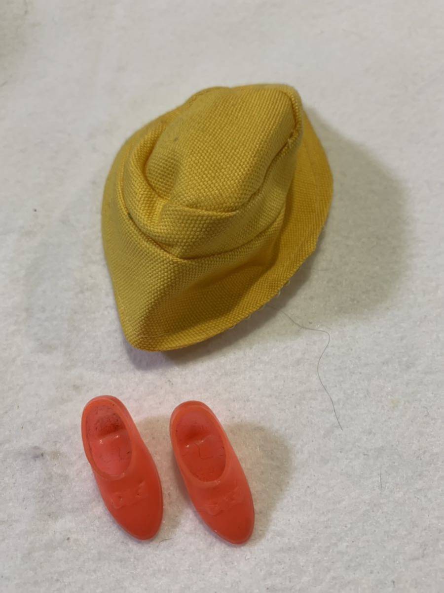 スカーレットちゃん　オリジナル　黄色帽子ハットとオレンジ色パンプス　服・人形無し　ロードショーにおでかけ_画像2