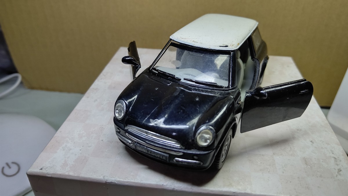 スケール 1/28 NEW MINI COOPER ！ ミニ クーパー ！ 世界の名車シリーズ！KINSMART_画像2