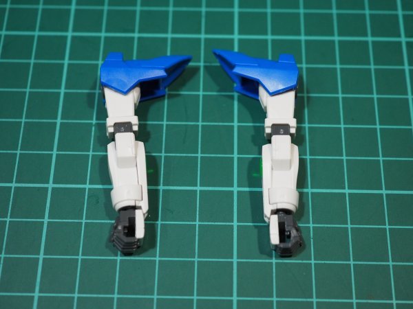 ☆A8439☆ジャンク★バンダイ HG 1/144 ガンダム アエイジングエクシア 腕部のみ ジャンク部品取り 完成品_画像3