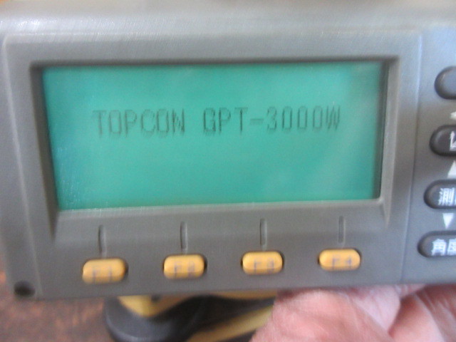 【12】 23 トータルステーション TOPCON GPT-3005W トプコン 電源OK 、デジタル表示OK ジャンク_画像2