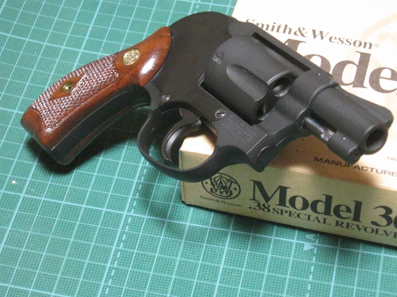 ☆タナカワークス TANAKA S&W M49 ボディーガード 2inch ヘビーウェイト樹脂製(HW) ver.1 アリータイプ仕様 木製グリップ付き☆ _画像5