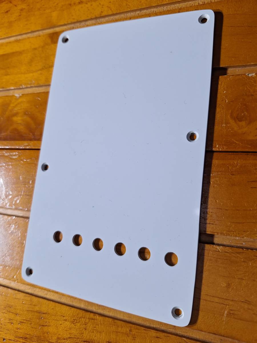 Crazyparts 54'style Round Hole Tremolobackplate White Fender Stratocaster _画像4