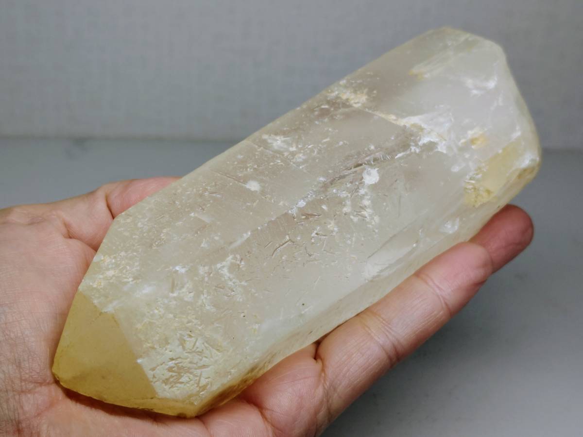 S-65 水晶・629g クォーツ 原石 鑑賞石 自然石 誕生石 鉱石 鉱物 水石 宝石 置石 インテリア_画像1