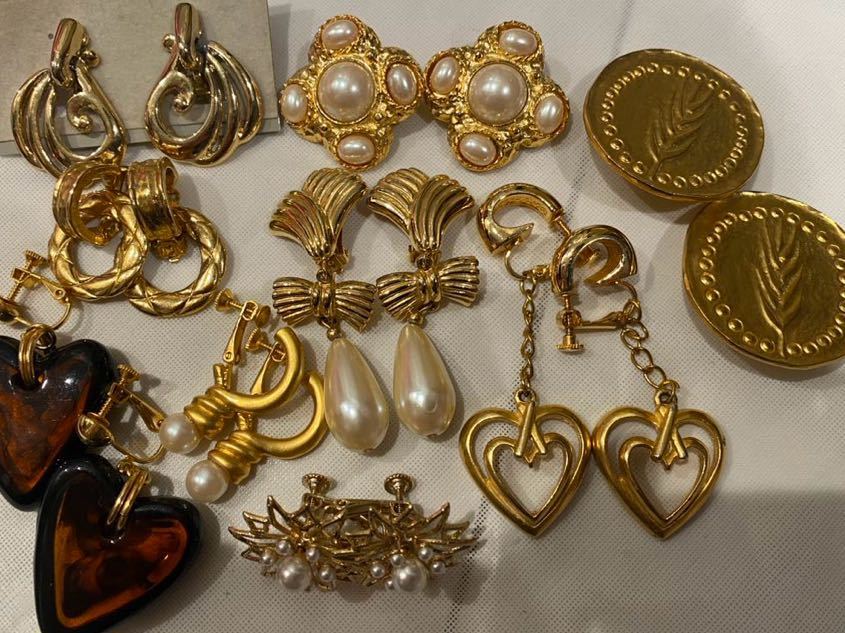 豪華ヴィンテージイヤリングまとめて　ゴールドカラー大ぶりvintage earring稀少　レトロ　ゴージャス アクセサリー _画像1