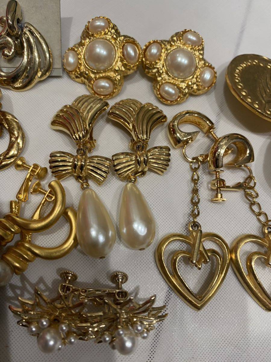 豪華ヴィンテージイヤリングまとめて　ゴールドカラー大ぶりvintage earring稀少　レトロ　ゴージャス アクセサリー _画像4