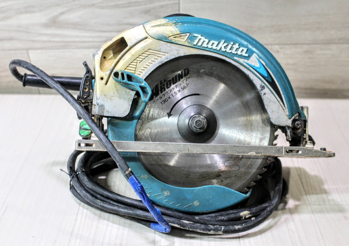 【動作確認済み】マキタ 190mm 丸ノコ 5837BA Makita 丸鋸 まるのこ 切断機 木工用 電動工具 電源コード補修跡あり 本体のみ　17KT173-80_画像1