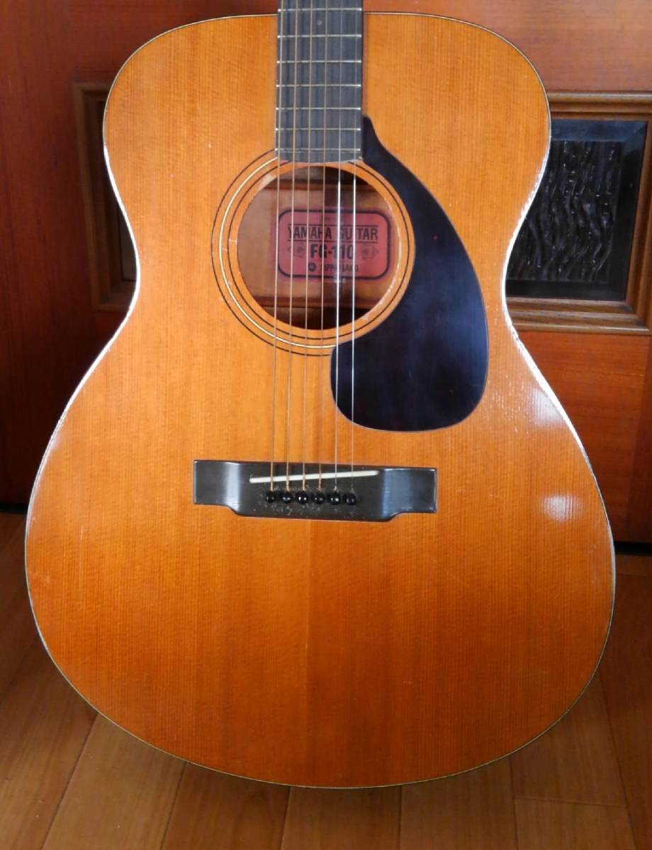 YAMAHA　FG110　1971年製造　経年52年のジャパンビンテージの逸品　　送料無料　返品可　_ビンテージ感溢れる焼け具合のトップ