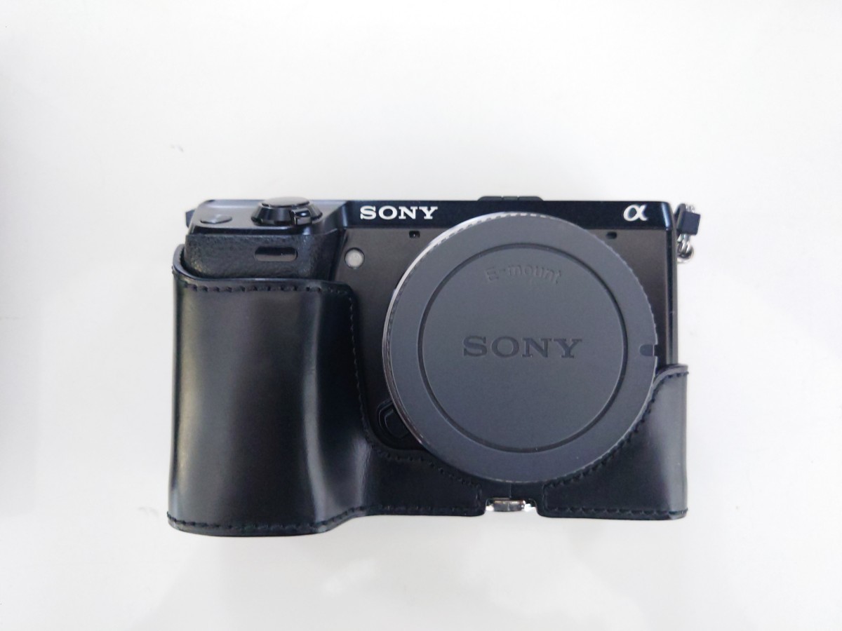 SONY NEX-7 とレンズ SEL1855 ブラック おまけ GARIZ ゲリズ 本革カメラケース XS-CHNEX7BK 純正電池 NP-FW50２個 チャージャー BC-VW1_画像2